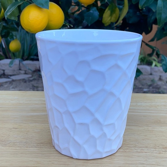 Other - CERAMIC VASE OR FLOWER POT.